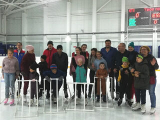 Дети, лето и каток